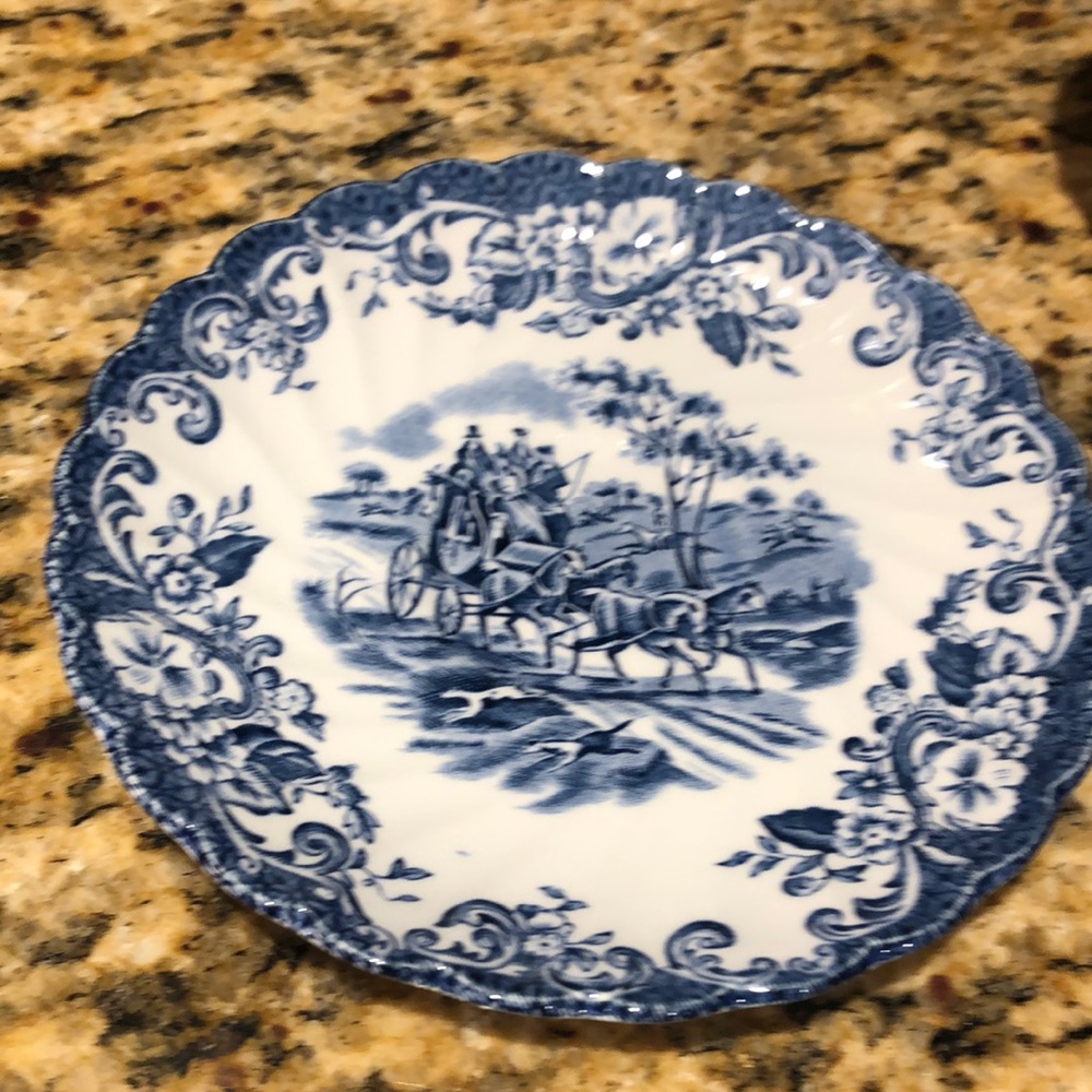 Coaching Scenes Tea Cups and Saucers, made in England, 4 Tea Cups with 10 plates